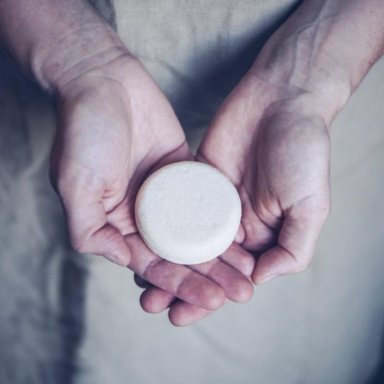 MYLO Tuhý šampon s kondicionérem na vlnité vlasy Vlny 60 g expirace 3.3.2026