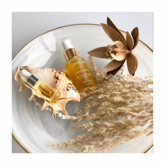 LEAHLANI Siren Serum rozjasňující energetické sérum Tester 2,5 ml