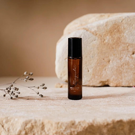 Alma Přírodní vysokovibrační olejový parfém Magická 10 ml Alma Přírodní vysokovibrační olejový parfém Magická 10 ml