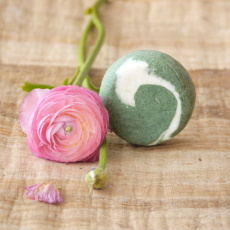 PONIO Tuhý šampon kopřivový Cukrová pivoňka 30 g po datu expirace 8.12.2025